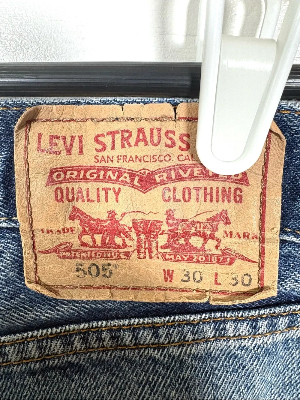 Levis 505 Straight Fit Jeans Mens 30x30 Distressed Raw Hem Medium Wash